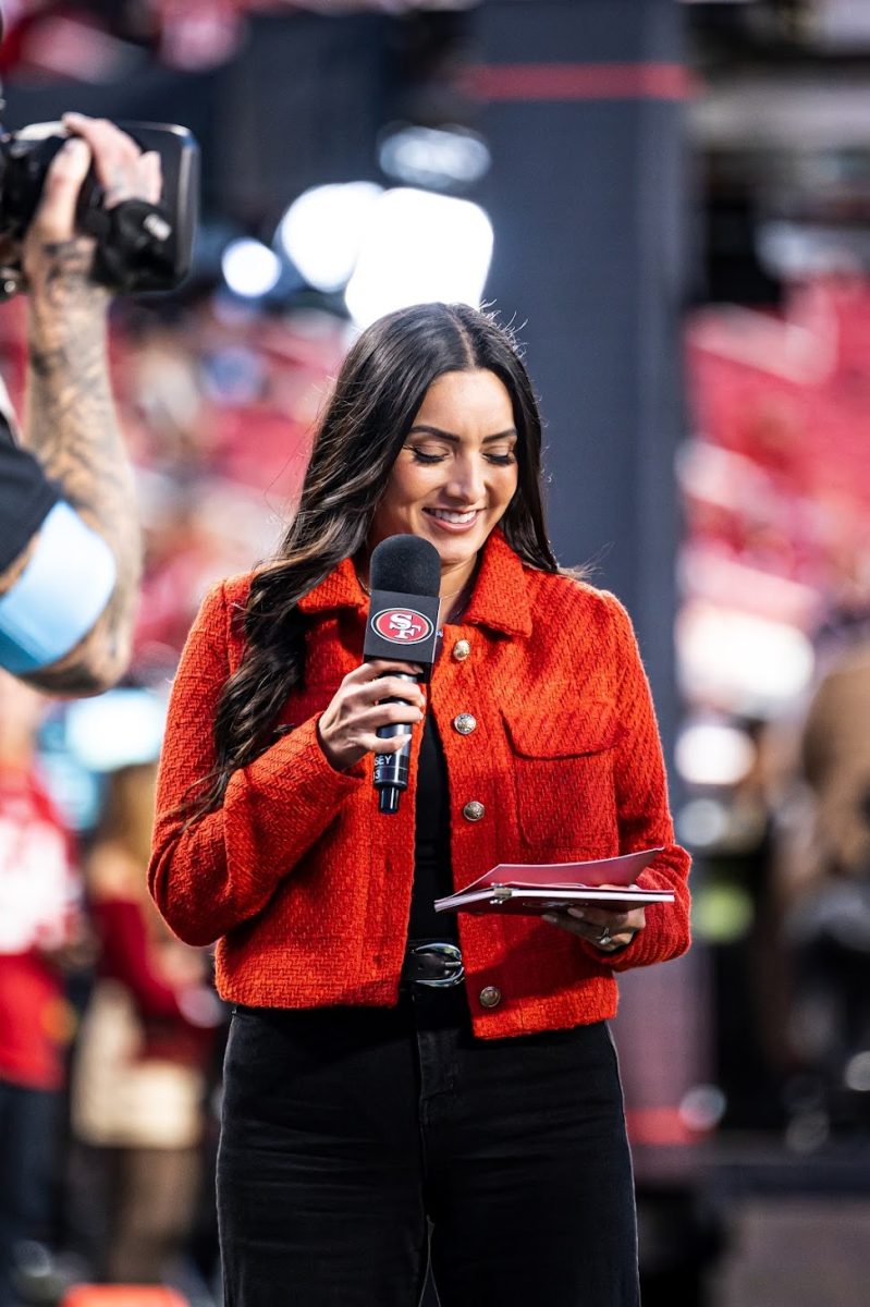 Lindsey Pallares: Day in the Life of the 49ers Team Reporter